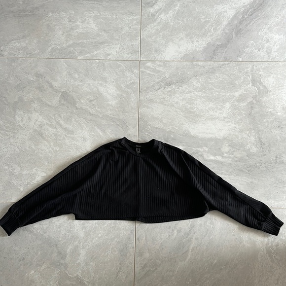 Cropped black sweater - Picture 1 of 1